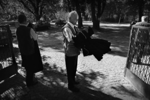 Choryń, gmina Kościan. Przygotowania do pogrzebu.