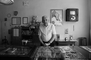 Roman Felman, ur. 1931, jest zegarmistrzem