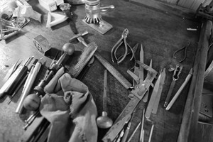 Marek Wdowicki, ul. Wrocławska 12?, przejął sklep i warsztat zegarmistrzowski po ojcu. 