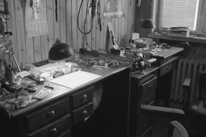 Marek Wdowicki, ul. Wrocławska 12?, przejął sklep i warsztat zegarmistrzowski po ojcu. 