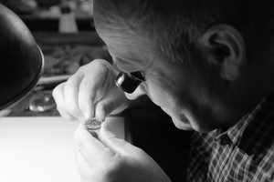 Marek Wdowicki, ul. Wrocławska 12?, przejął sklep i warsztat zegarmistrzowski po ojcu. 