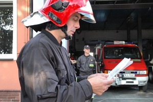 Kościan, Państwowa Straż Pożarna,  godz. 8.03 - odczytywanie rozkazu dziennego.