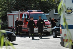 Kościan, godz. 13,06 os. Jagiellońskie. Zastęp PSP wezwany do pomocy przy transporcie chorego