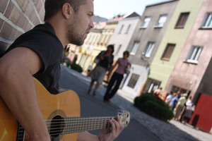 Kościan, ulica Wrocławska, godz. 12.40 Mateusz Schmidt z Leszna na ,,gościnnych występach''