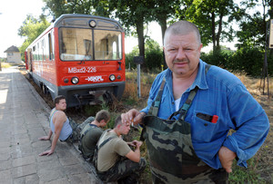 Pan Andrzej Dosz, właściciel zakładu elektrycznego jest pasjonatem i skarbnicą wiedzy o śmigielskiej kolei wąskotorowej.
