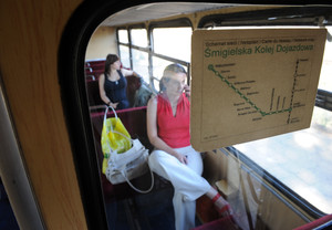 Codzienne podróże koleją dojazdową.