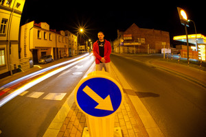 Kościan, godz. 22.05. Mój mąż na skrzyżowaniu ul. Poznańskiej, Piłsudskiego, Grodziskiej i Gostyńskiej.  Fot. Hanna Majchrzak