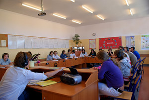 Fot. Joanna Maciejewska (z Koła FOTO-WIDEO działającego przy Gimnazjum im. Jana Pawła II w Starych Oborzyskach) Pani Izabela Gabryelczyk oraz uczniowie klasy III a naszego gimnazjum podczas lekcji języka niemieckiego w sali językowej