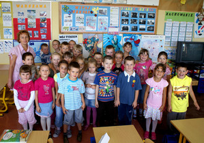 Fot. Barbara Zaborska (opiekun Koła FOTO-WIDEO działającego przy Gimnazjum im. Jana Pawła II w Starych Oborzyskach) Uczniowie klasy pierwszej Zespołu Szkół Gminy Kościan Przedszkole i Szkoła Podstawowa w Starych Oborzyskach wraz z wychowawcą panią Elżbietą Piecuch