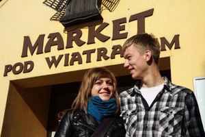 Kaludia Liwerska i Łukasz Kajewski są uczniami Liceum Ogólnokształcącego w Śmiglu. Od ponad roku umawiają się na wspólne spacery, by być razem i porozmawiać o różnych sprawach. Spotkaliśmy ich gdy wracali z niedzielnej mszy odprawionej w farze.