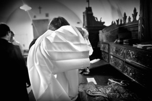 10.10.2010, Kościan, Kościół p.w. WNMP , g. 10:38. Przygotowania do mszy świętej.