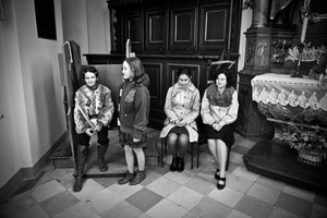 Kościół wniebowzięcia NMP, g. 11:46. Uczestnicy mszy świętej.