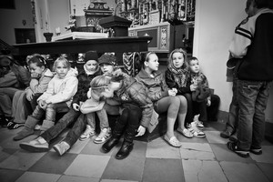 Kościół wniebowzięcia NMP, g. 11:48. Uczestnicy mszy świętej.