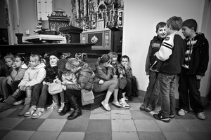 Kościół wniebowzięcia NMP, g. 11:49. Uczestnicy mszy świętej.