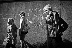 Kościan, g. 12:33. Uliczka niedaleko kościoła Wniebowzięcia NMP.