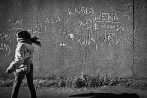 Kościan, g. 12:34. Uliczka niedaleko kościoła Wniebowzięcia NMP.