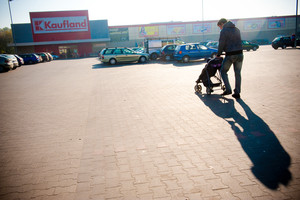 market Kaufland ul. Kościuszki 9 godziny otwarcia 9-20; całe rodziny z dziećmi odwiedzają w niedzielę market