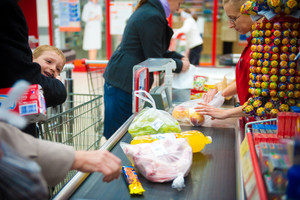 Hipermarket Kaufland ul. Kościuszki 9 godziny otwarcia 9-20; całe rodziny z dziećmi odwiedzają w niedzielę marke