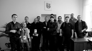 Uczestnicy szóstej edycji projektu PKS w towarzystwie Starosty Kościańskiego i redaktora naczelnego Gazety Kościańskiej