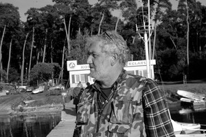 Kazimierz Mocek na przystani Kościańskiego Klubu Żeglarskiego nad Jeziorem Wonieść w Nowym Dębcu