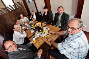 Restauracja Aplauz, doroczne spotkanie rodziny Szymańskich z okolic Kościana, przy popołudniowej kawie i deserze