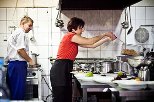 Zajazd u Dudziarza, praca w kuchni