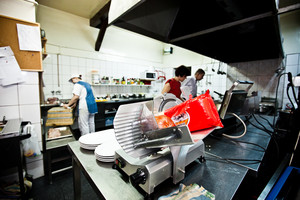 Zajazd u Dudziarza, praca w kuchni