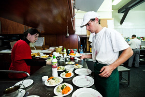 Zajazd u Dudziarza, praca w kuchni