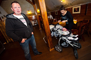 Zajazd u Dudziarza, państwo Kubiak z okolic Wonieścia, już po niedzielnym obiedzie 