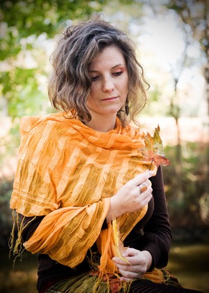 Zbigniew Warczok - Kościan, planty. Moja znajoma, Renata, poszukuje  jesieni...