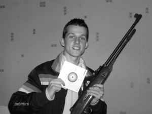 Robert Sekuła - ja po trafieniu 10 z odległości 10 m.