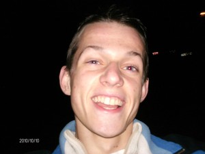 Robert Sekuła - ja podczas wieczornego spaceru z kumplami. Pozdrowienia dla wszystkich znajomych ;]