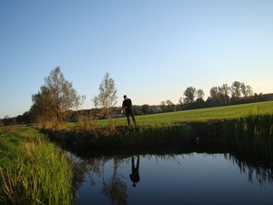 Maria Smoleń - zdjęcie przedstawia mego syna Piotra ze spaceru i urokliwego miejsca w Starych Oborzyskach.