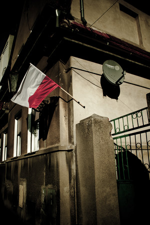 Ulica Leszczyńska, Śmigiel. Jedna z nielicznych flag wywieszonych z okazji święta narodowego.