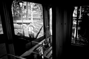 Śmigielska Kolej Dojazdowa. Sesja pamiątkowa. Prawie wszyscy - zwłaszcza z dziećmi - robili sobie zdjęcia na tle Kolejki.