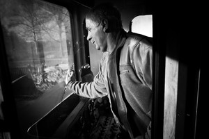 Pan Mieczysław - maszynista. Wie wszystko o taborze i stanie torowiska.