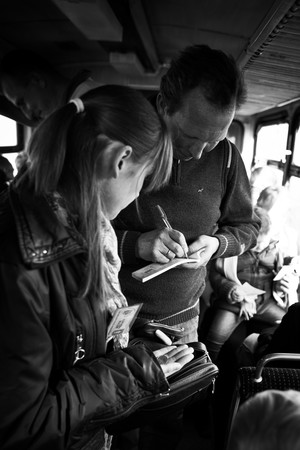 Za przejazd oczywiście trzeba zapłacić aczkolwiek symbolicznie - 2zł za bilet normalny, ulgowy 50%