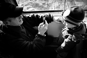 Chętnych na krótka przejażdżkę było więcej niz miejsca w wagonach. Radość rodziców często wieksza niż dzieci.