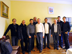 Poranne spotkanie fotoreporterów i organizatorów. Od lewej: Piotr Borowski, Paweł Szott, Marek Lapis, Jerzy Wizerkaniuk, Andrzej Jęcz, Paweł Sałacki, Andrzej P. Florkowski, Mariusz Ciesielski, Bartosz Jankowski