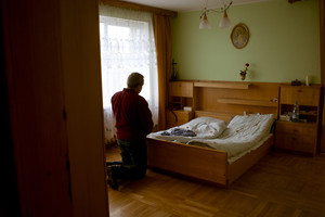 Do pana Romana przyjechałem przed siódmą rano, oczywiście 111111. Bohatera zastałem w łóżku, natomiast żona Barbara krzątała się po domu. Gospodarz wyskoczył z łóżka, ubrał się, powiesił flagę, poranna toaleta i nieodzowna modlitwa, rozpoczęły długi i pełen wrażeń dzień.