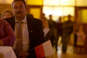 Następnie sala widowiskowa, gdzie występuje młodzież, recytowana jest poezja i tzw karaoke, czyli wspólne śpiewy w rytm muzyki. Na twarzy przewodniczącego widać zmęczenie. Pomimo świątecznego dnia, sporo sie działo.