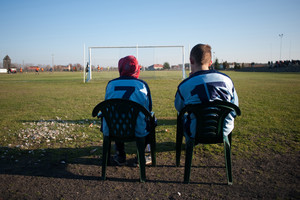 26.39 Mecz o mistrzostwo V ligi pomiędzy  PKS Racot -ADWANIEC Pakosław to główne wydarzenie w tym dniu. Mecze te wytwarzają niesamowitą atmosferę sportowej rywalizacji. Jest pełna mobilizacja , omówienie strategii , gra „na całego” i prawdziwe emocje oglądane przez garstkę przybyłych kibiców.