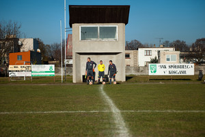26.39 Mecz o mistrzostwo V ligi pomiędzy  PKS Racot -ADWANIEC Pakosław to główne wydarzenie w tym dniu. Mecze te wytwarzają niesamowitą atmosferę sportowej rywalizacji. Jest pełna mobilizacja , omówienie strategii , gra „na całego” i prawdziwe emocje oglądane przez garstkę przybyłych kibiców.