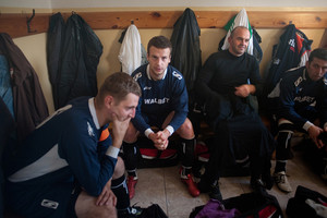 26.39 Mecz o mistrzostwo V ligi pomiędzy  PKS Racot -ADWANIEC Pakosław to główne wydarzenie w tym dniu. Mecze te wytwarzają niesamowitą atmosferę sportowej rywalizacji. Jest pełna mobilizacja , omówienie strategii , gra „na całego” i prawdziwe emocje oglądane przez garstkę przybyłych kibiców.