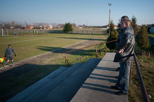 26.39 Mecz o mistrzostwo V ligi pomiędzy  PKS Racot -ADWANIEC Pakosław to główne wydarzenie w tym dniu. Mecze te wytwarzają niesamowitą atmosferę sportowej rywalizacji. Jest pełna mobilizacja , omówienie strategii , gra „na całego” i prawdziwe emocje oglądane przez garstkę przybyłych kibiców.
