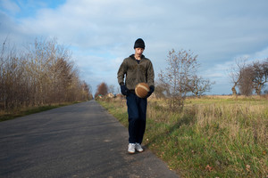 8.9 Wyskoć  Mała -  Norbert  w drodze na boisko ,pomimo chłodu postanowił ,że od rana pójdzie porzucać   do kosza.