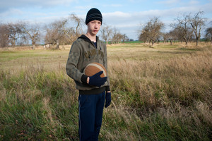 8.9 Wyskoć  Mała -  Norbert  w drodze na boisko ,pomimo chłodu postanowił ,że od rana pójdzie porzucać   do kosza.