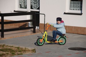 Autor: Justyna Ostrowska. Moja córka Natalia na działce  w Cichowie 