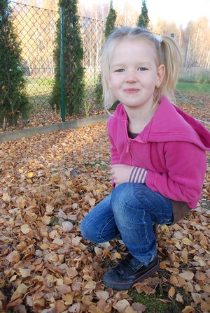 Autor: Justyna Ostrowska. Moja córka Natalia  na działce  w Cichowie.