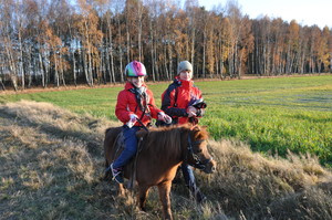 Fot. Przemysław Ruskowiak. Moja dwunastoletnia córka Wiktoria podczas spaceru na kucyku o imieniu Kasia 